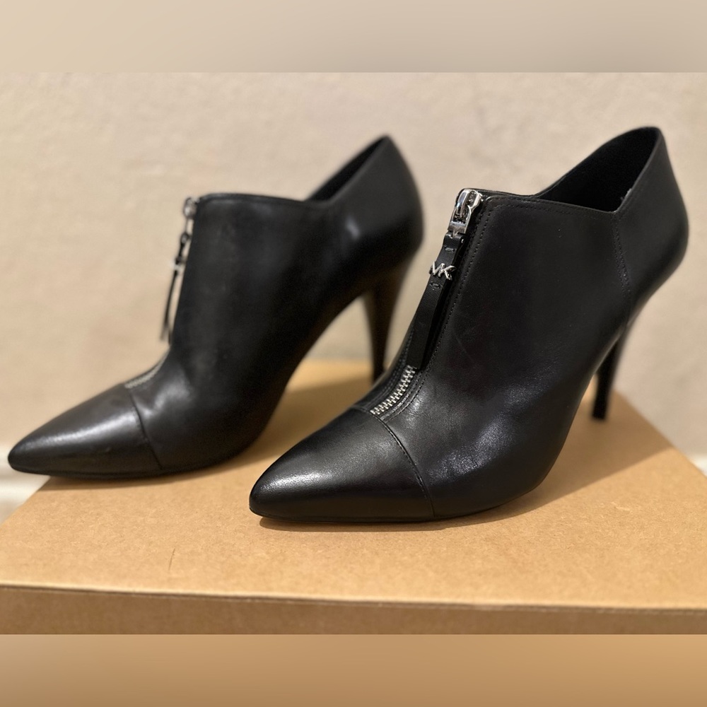 Women’s 9.5 Michael Kors Heeled Black Booties